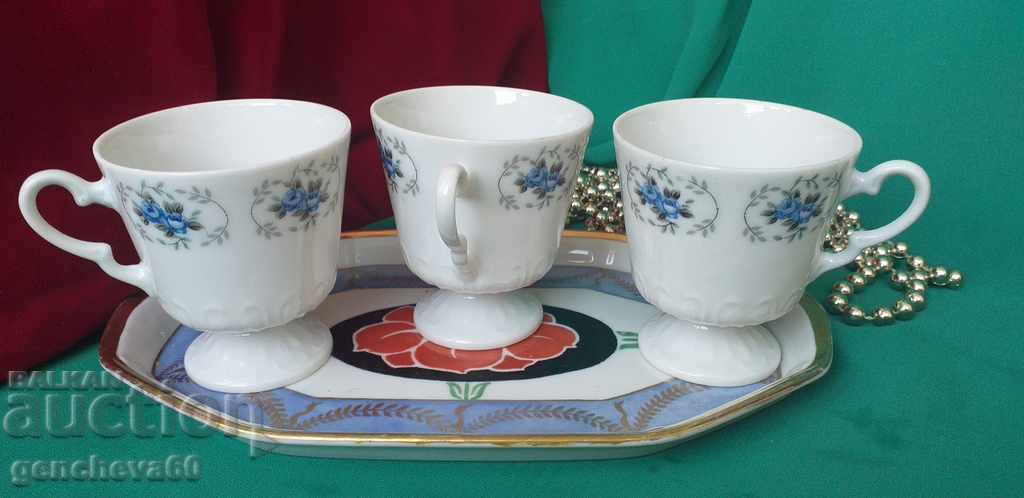 Cești frumoase de cafea cu scaun, tavă de porțelan cu preț € 21.00 | 41.07 BGN