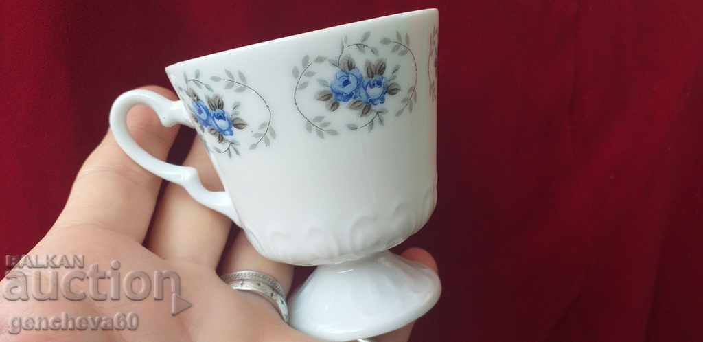 Auction Beautiful coffee cups with stool, porcelain tray Auction Beautiful coffee cups with stool, porcelain tray