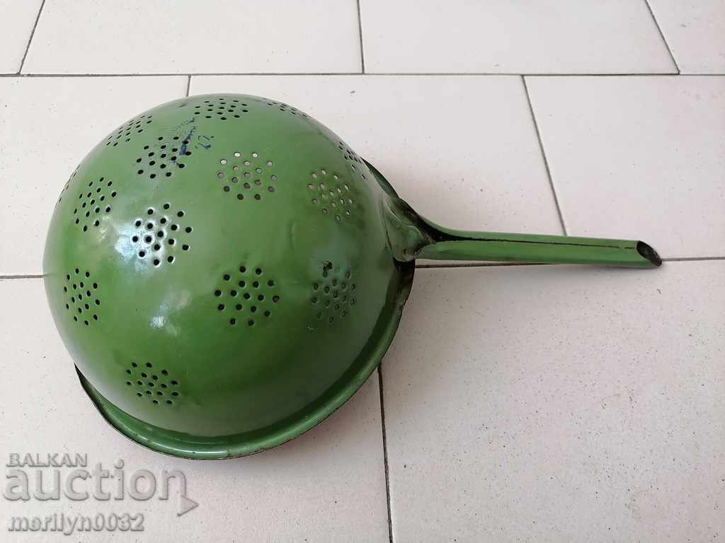 Auction Old enamelled colander, enamelled vessel, Bulgaria Auction Old enamelled colander, enamelled vessel, Bulgaria