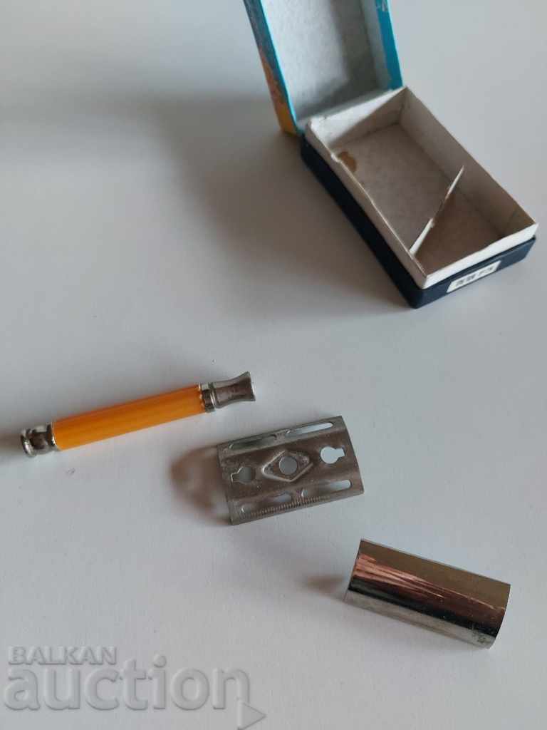 SOC SELF-SHAVER WITH REPLACEABLE BLADES CHINA BOX with price 19.00 BGN | € 9.71 SOC SELF-SHAVER WITH REPLACEABLE BLADES CHINA BOX with price 19.00 BGN | € 9.71