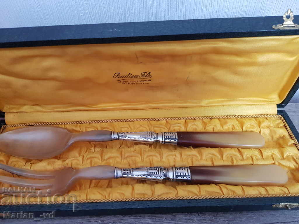 Δημοπρασία Παλιά γαλλικά σκεύη για σερβίρισμα σαλάτας σε κουτί