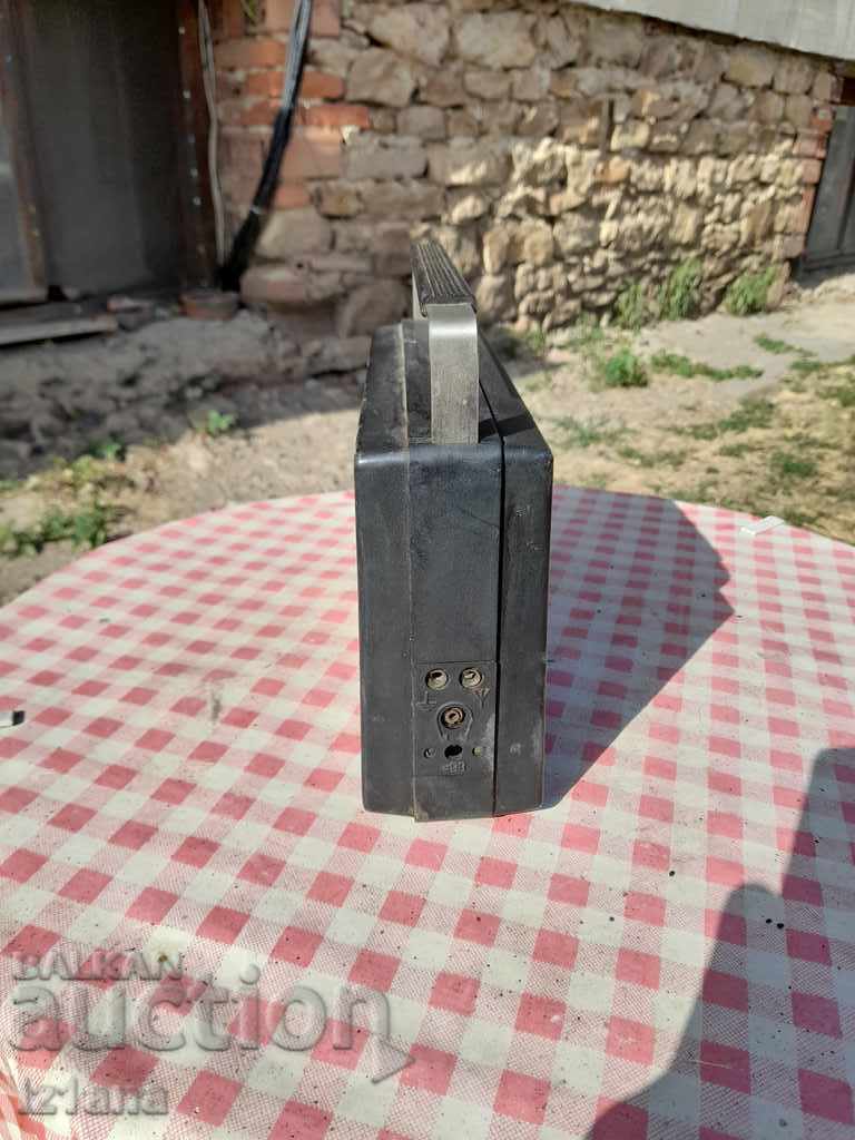 Old radio, radio receiver Alpinist 418 with price 38.00 BGN | € 19.43 Old radio, radio receiver Alpinist 418 with price 38.00 BGN | € 19.43