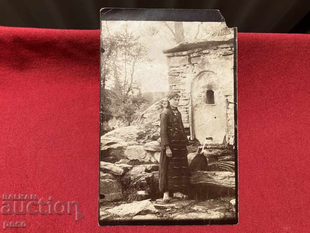 Delivery of Pomakinya, village of Slashchen, 1915, Rhodope Lyuba Shishkova Delivery of Pomakinya, village of Slashchen, 1915, Rhodope Lyuba Shishkova