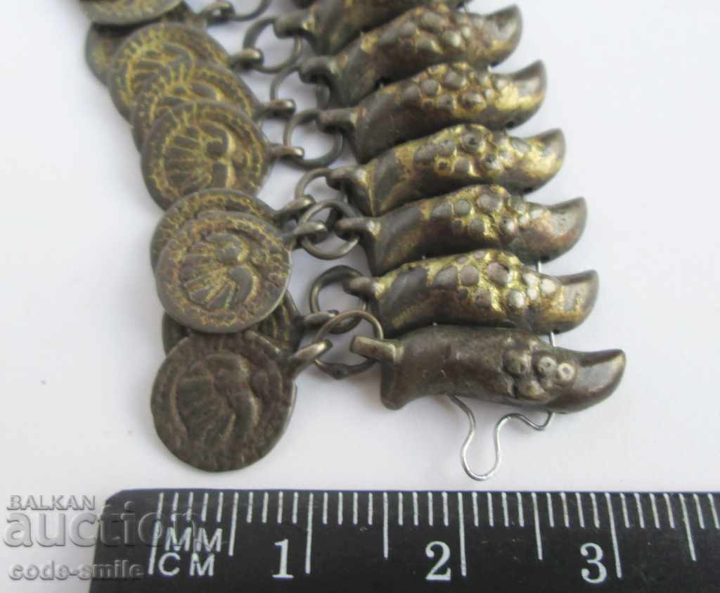 Auction  Old antique Revival women's jewelry head tremble