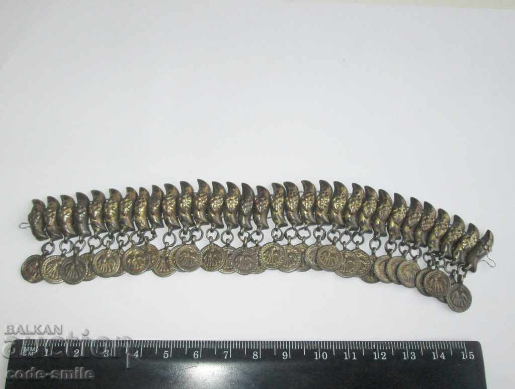 Delivery of Old antique Revival women's jewelry head tremble