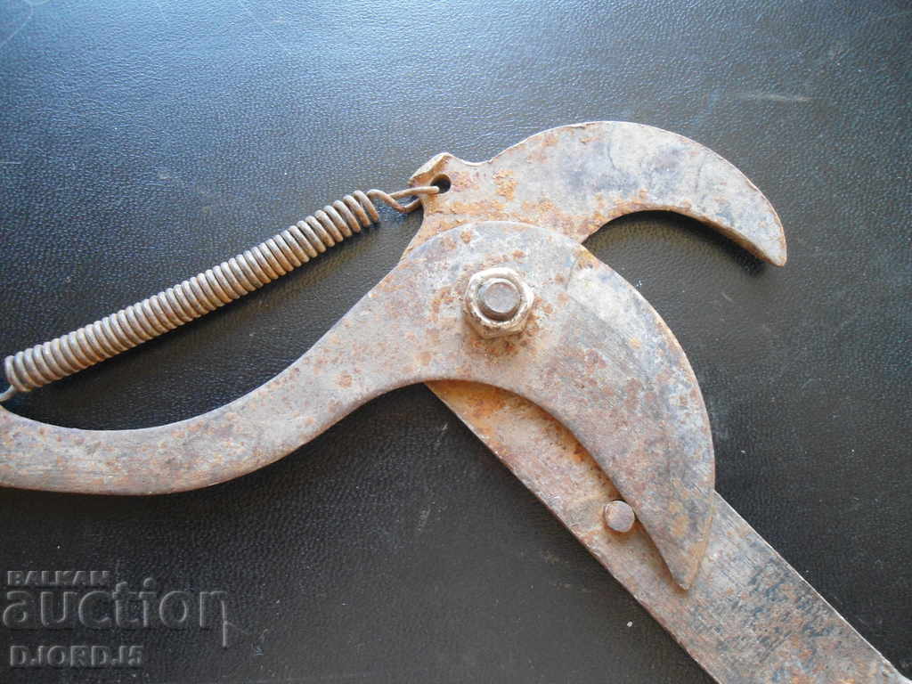 Παλιά ψαλίδια κλαδέματος. με τιμή 4.00 BGN | € 2.05 Παλιά ψαλίδια κλαδέματος. με τιμή 4.00 BGN | € 2.05