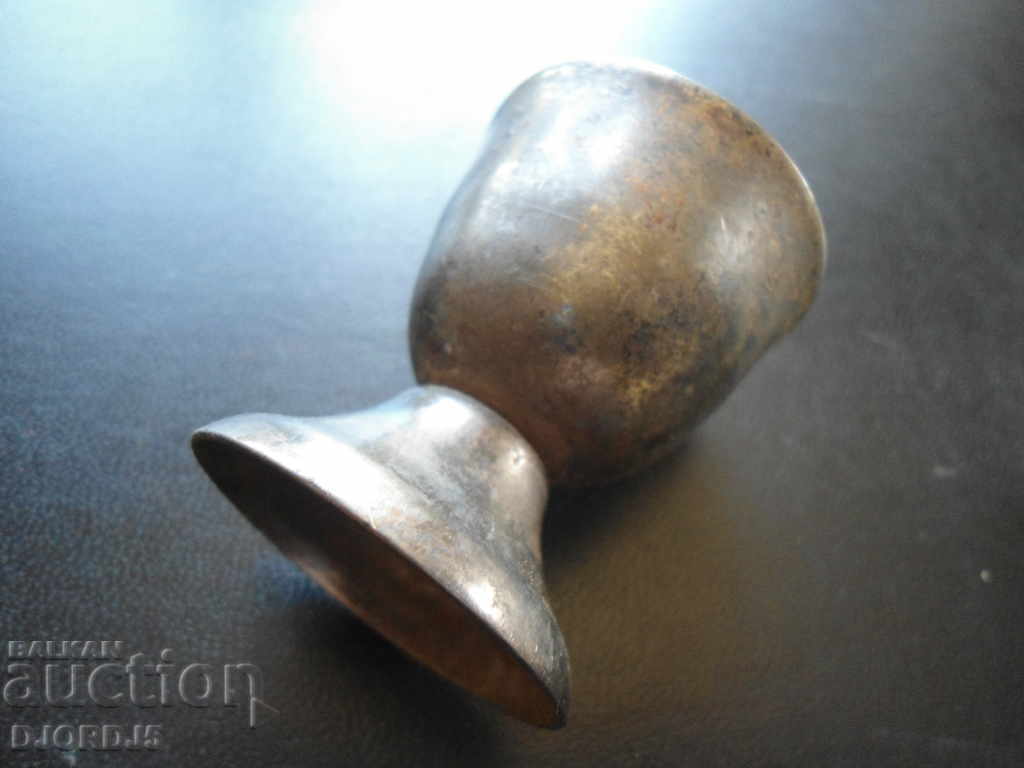 Παράδοση Παλαιό μεταλλικό κύπελλο Παράδοση Παλαιό μεταλλικό κύπελλο