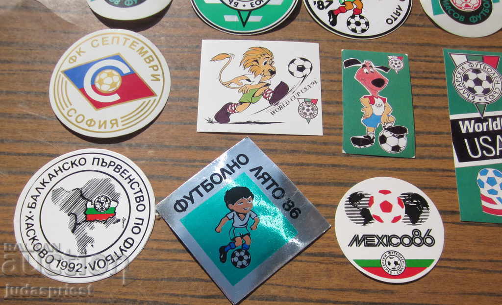 Licitație lot de 11 embleme vechi de fotbal - autocolante fotbal Licitație lot de 11 embleme vechi de fotbal - autocolante fotbal