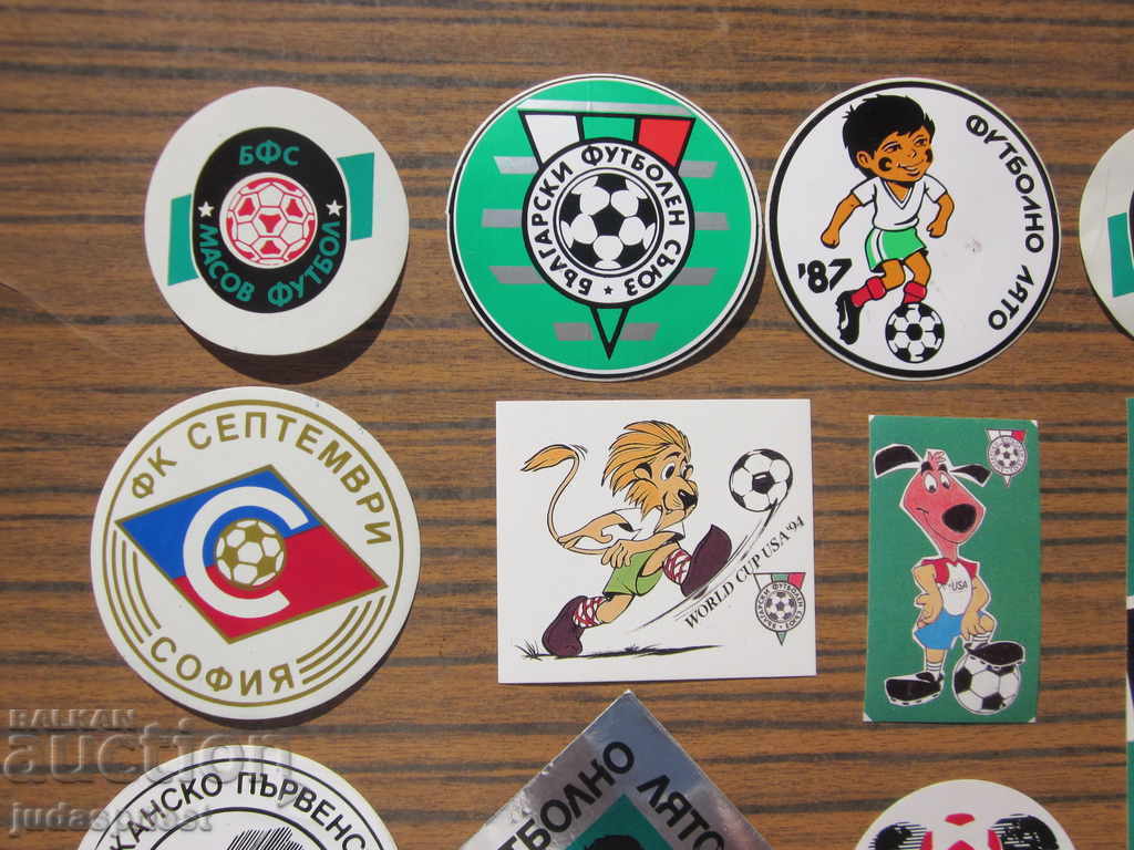 Livrarea lot de 11 embleme vechi de fotbal - autocolante fotbal Livrarea lot de 11 embleme vechi de fotbal - autocolante fotbal