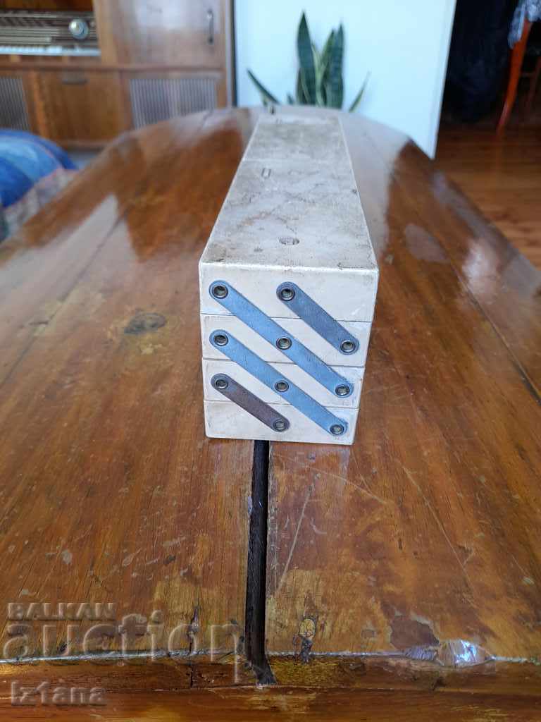 Delivery of Old box for electronic components Delivery of Old box for electronic components