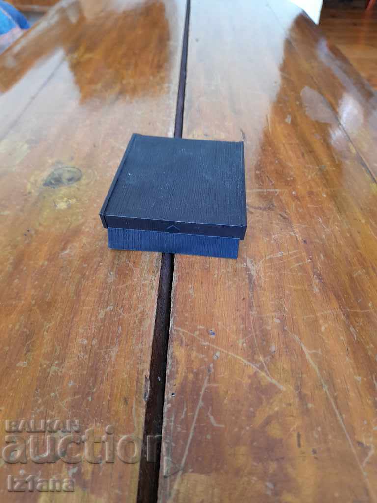 Auction Old Ronson lighter box Auction Old Ronson lighter box