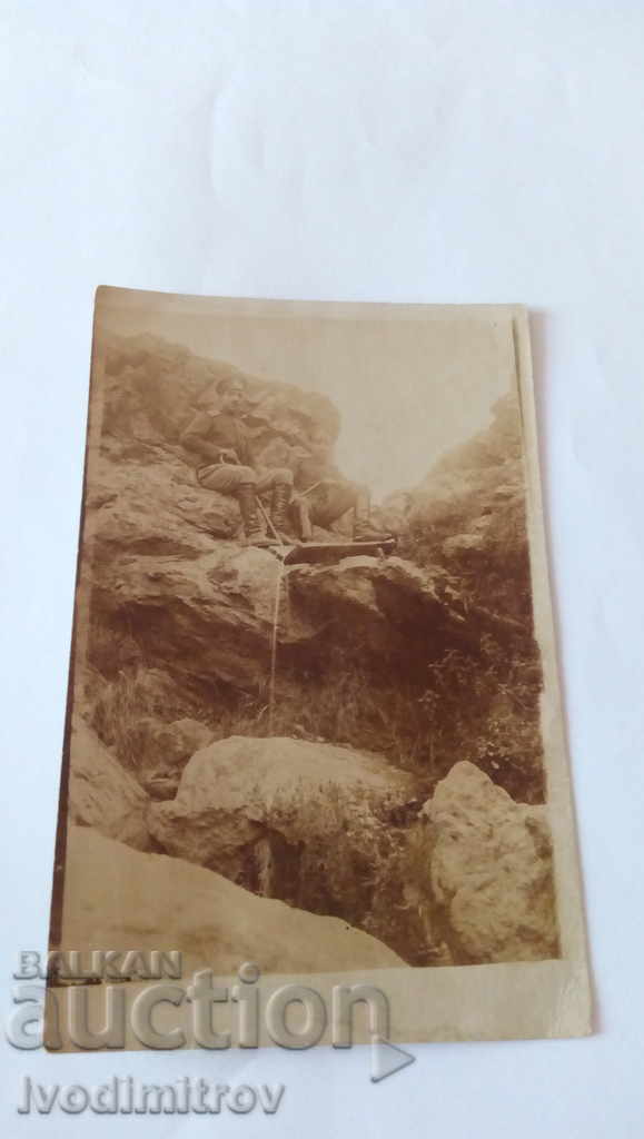 Photo Two officers on the rocks 1917 PSV