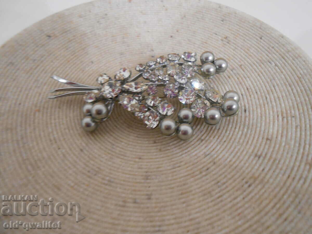 ORIGINAL old BROOCH, big and beautiful with price 99.00 BGN | € 50.62 ORIGINAL old BROOCH, big and beautiful with price 99.00 BGN | € 50.62