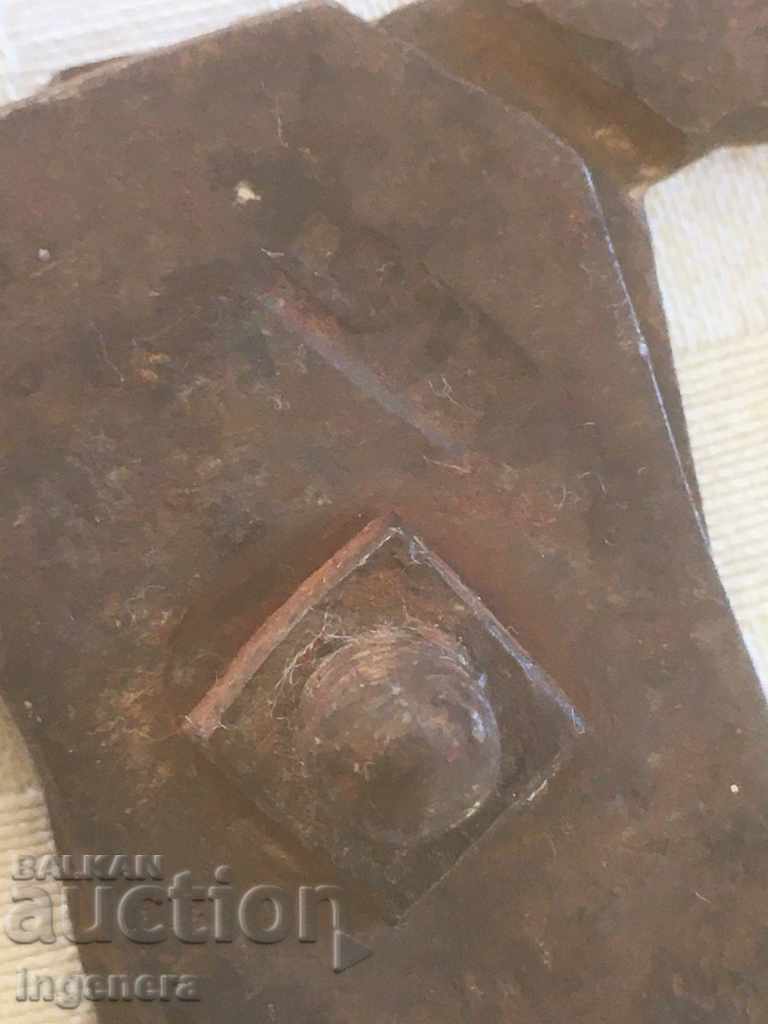 Auction  SCISSORS OLD FORGED TOOL WITH THE MASTER'S STAMP