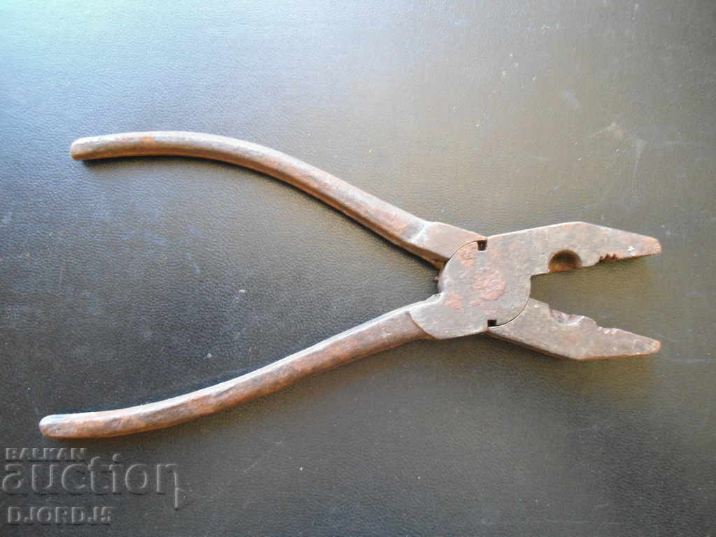 Old pliers with price 2.00 BGN | € 1.02 Old pliers with price 2.00 BGN | € 1.02