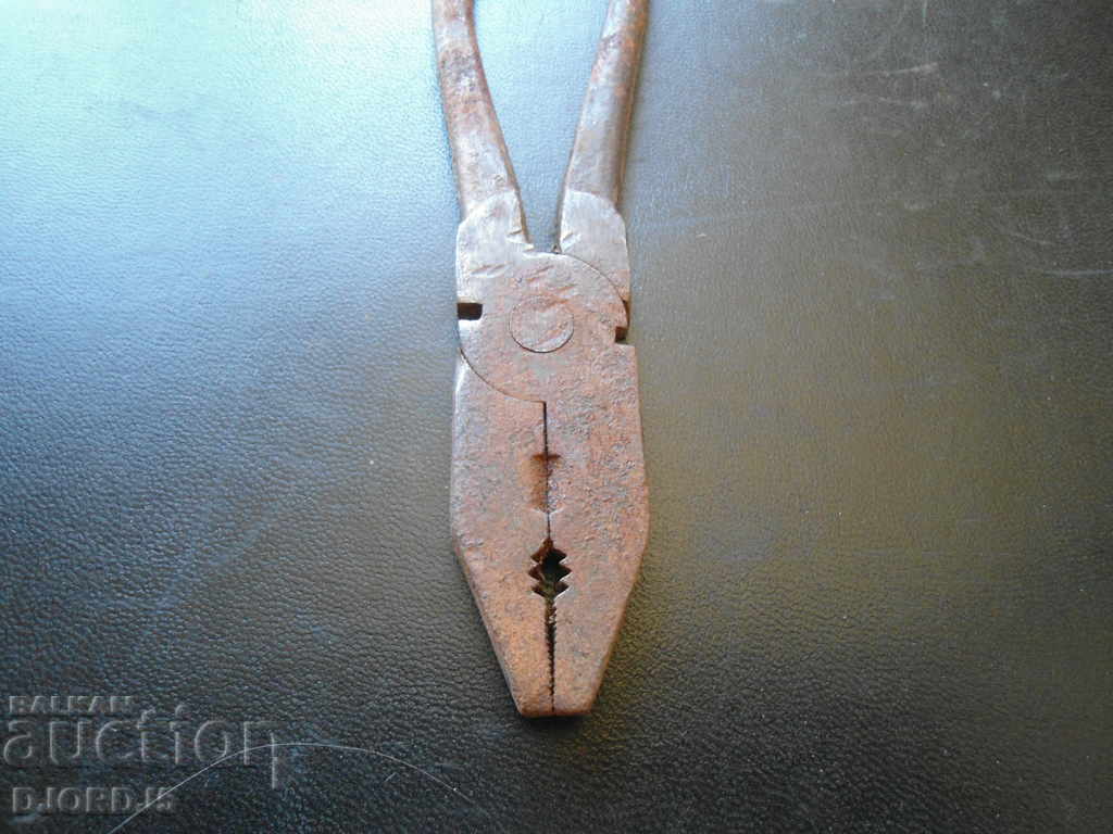 Auction Old pliers Auction Old pliers