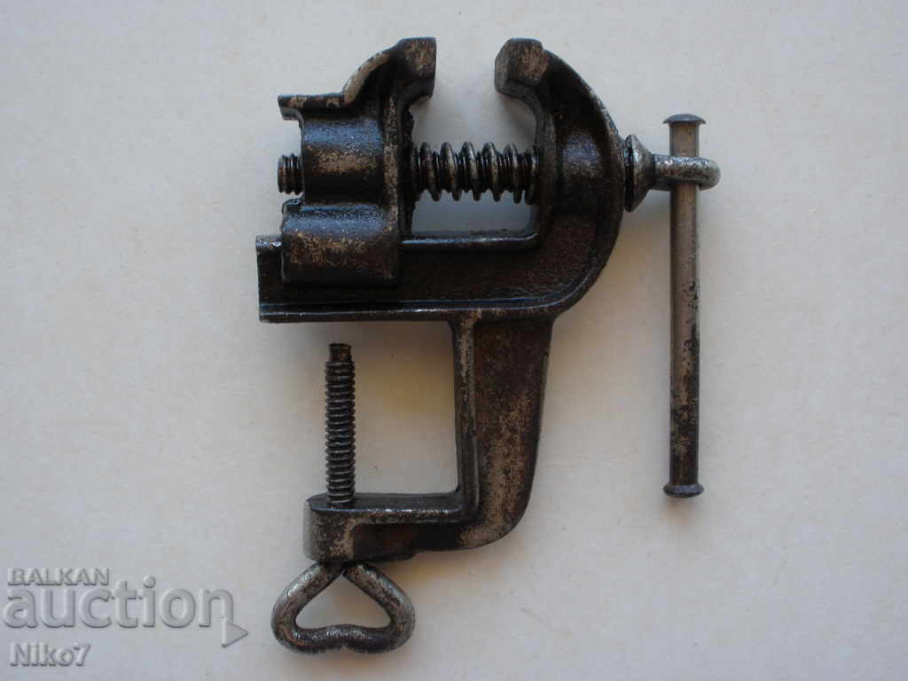 Delivery of Old, small vise - West Germany Delivery of Old, small vise - West Germany