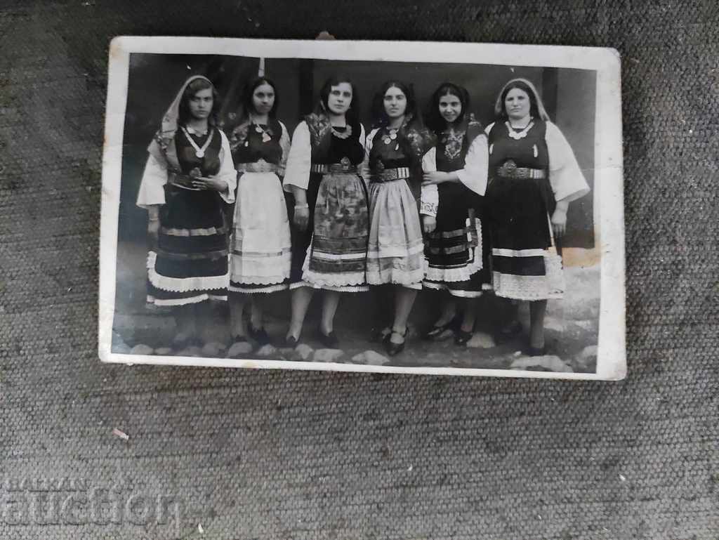 femei în costume Grecia Derventă, costum albanez