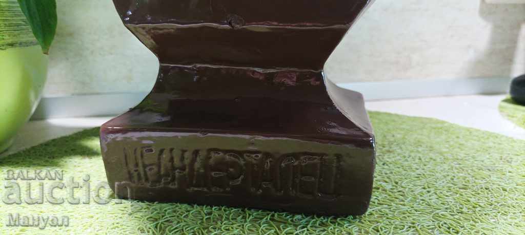 I am selling an old author's sculpture. - 6 I am selling an old author's sculpture. - 6