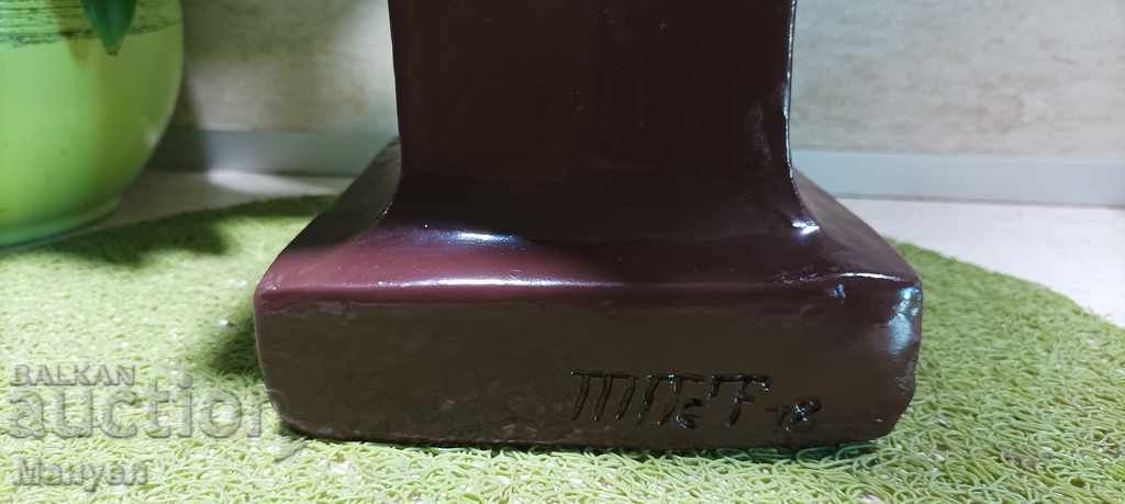 I am selling an old author's sculpture. - 7 I am selling an old author's sculpture. - 7