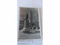 Postcard Mihaylovgrad The monument to Hristo Mihailov