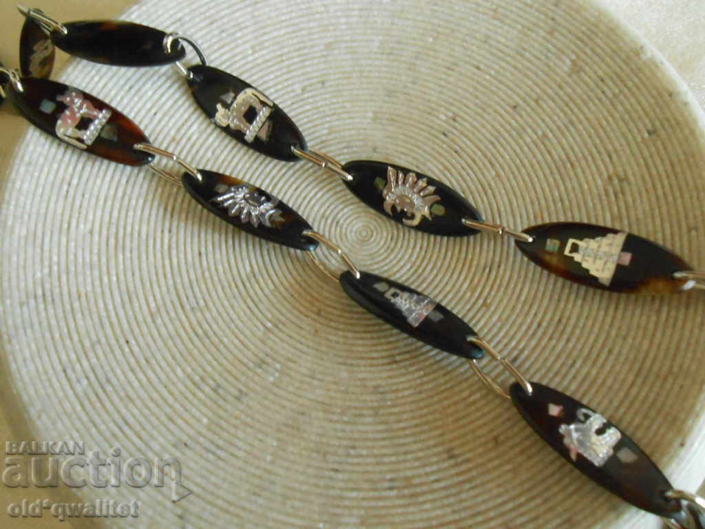 Delivery of Silver and coruba bone necklace, Asia