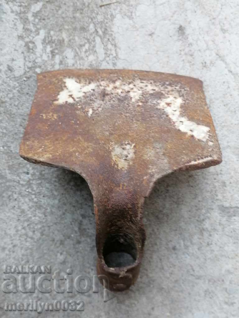 Auction Forged chap, hoe, agricultural instrument, wrought iron Auction Forged chap, hoe, agricultural instrument, wrought iron
