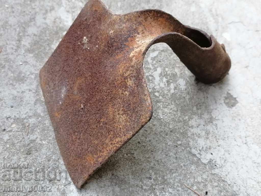 Auction Forged chap, hoe, agricultural instrument, wrought iron Auction Forged chap, hoe, agricultural instrument, wrought iron