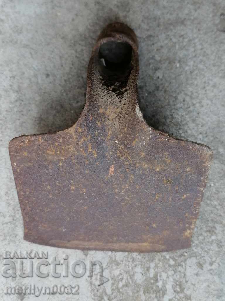 Auction Forged chap, hoe, agricultural instrument, wrought iron Auction Forged chap, hoe, agricultural instrument, wrought iron