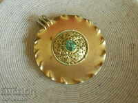 Medalion vechi atractiv, aurit, piatră frumoasă 56 mm / 48 mm