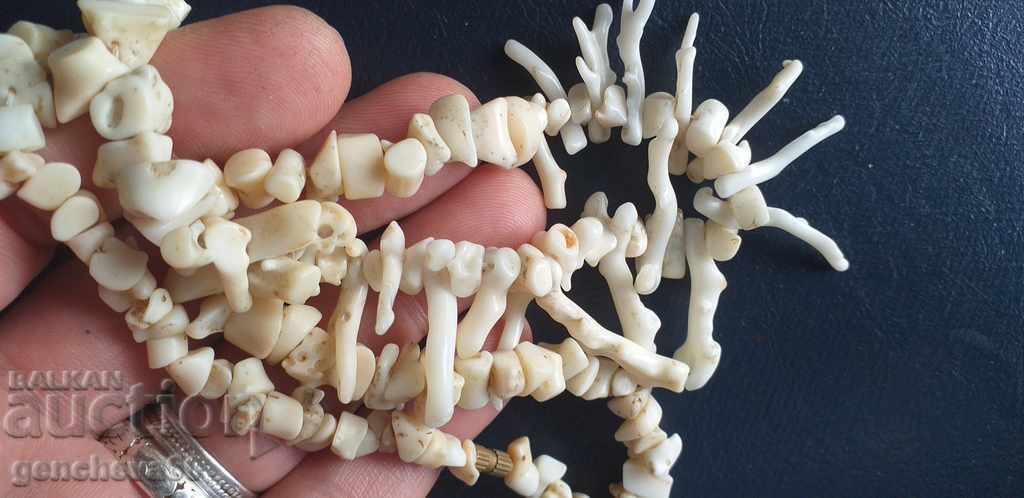 Colier cu bijuterii din coral alb real
