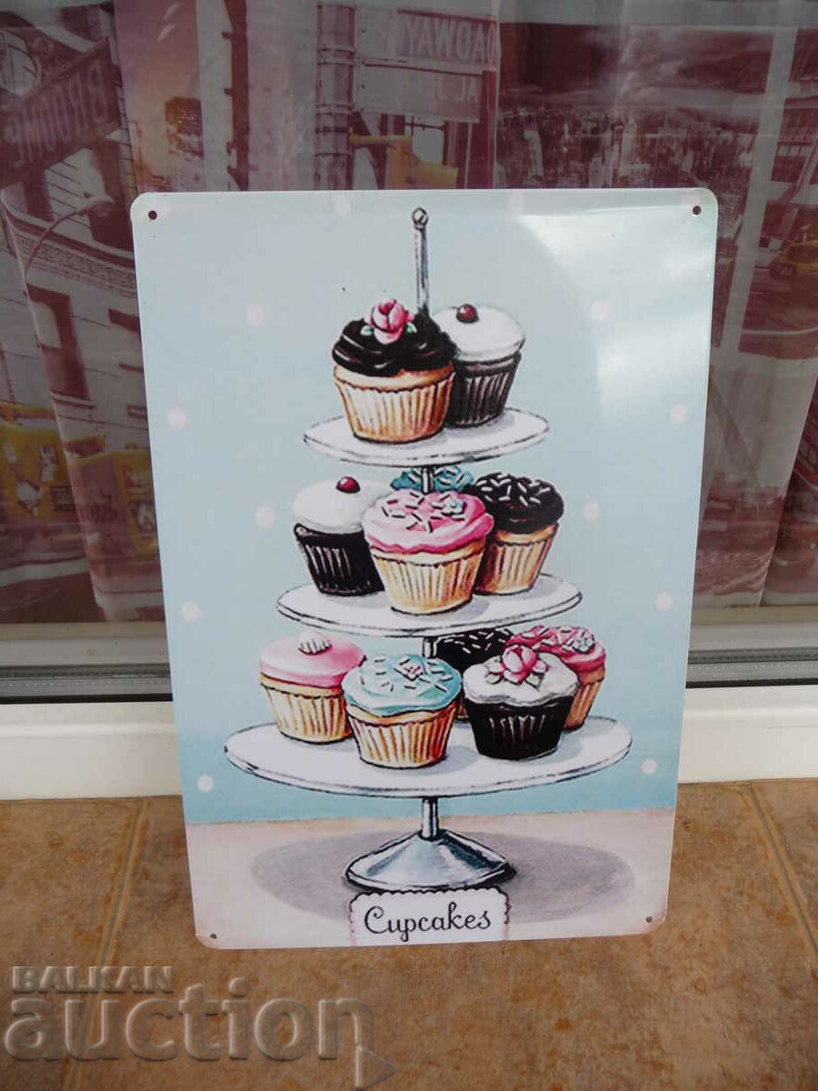 Μεταλλικό πιάτο μάφιν τροφίμων cupcakes πολλών διαφορετικών στάσεων με τιμή 18.00 BGN | € 9.20 Μεταλλικό πιάτο μάφιν τροφίμων cupcakes πολλών διαφορετικών στάσεων με τιμή 18.00 BGN | € 9.20