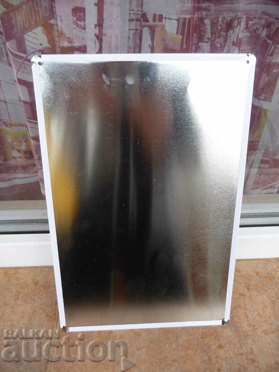 Παράδοση Μεταλλικό πιάτο μάφιν τροφίμων cupcakes πολλών διαφορετικών στάσεων Παράδοση Μεταλλικό πιάτο μάφιν τροφίμων cupcakes πολλών διαφορετικών στάσεων