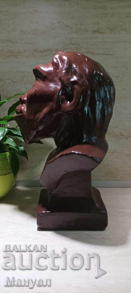 Auction I am selling an old author's sculpture. Auction I am selling an old author's sculpture.