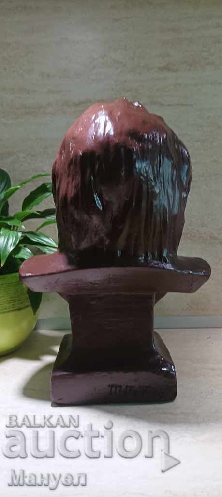 Delivery of I am selling an old author's sculpture. Delivery of I am selling an old author's sculpture.