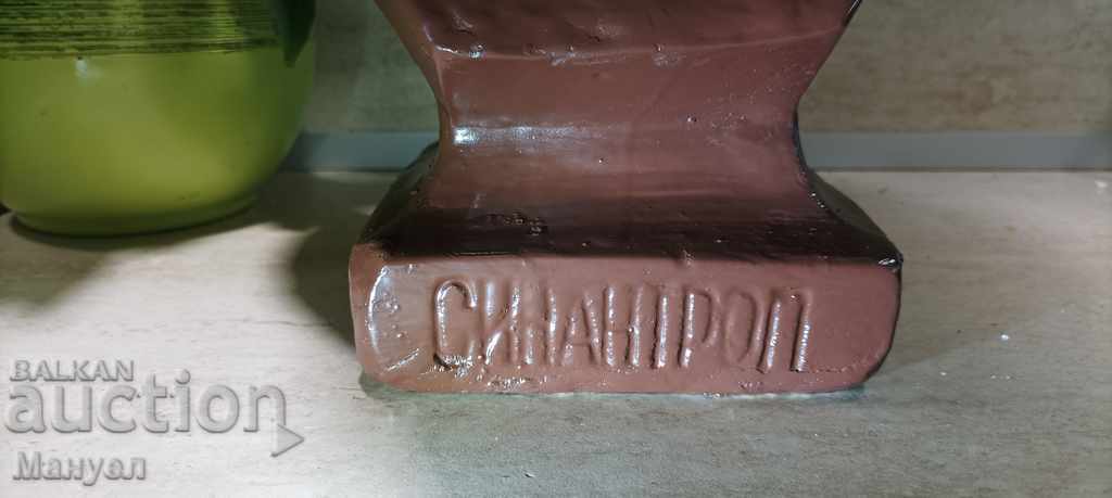 I am selling an old author's sculpture. - 7 I am selling an old author's sculpture. - 7