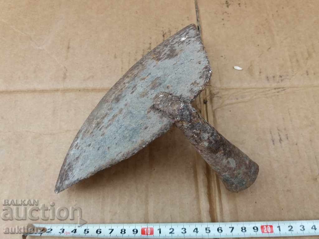 OLD MILITARY PICK - 7