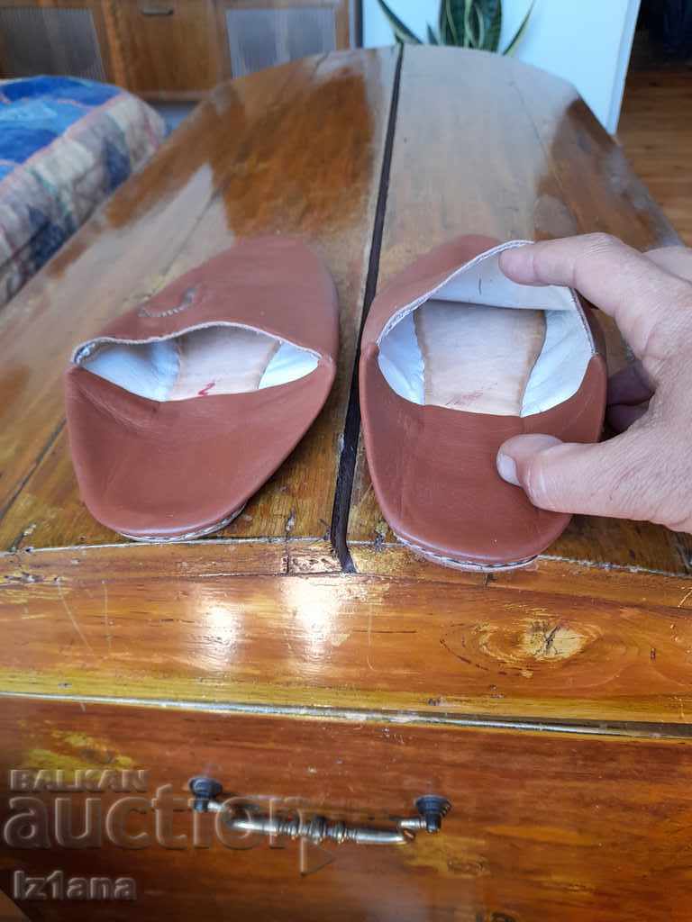 Old women's leather slippers, slippers - 5 Old women's leather slippers, slippers - 5