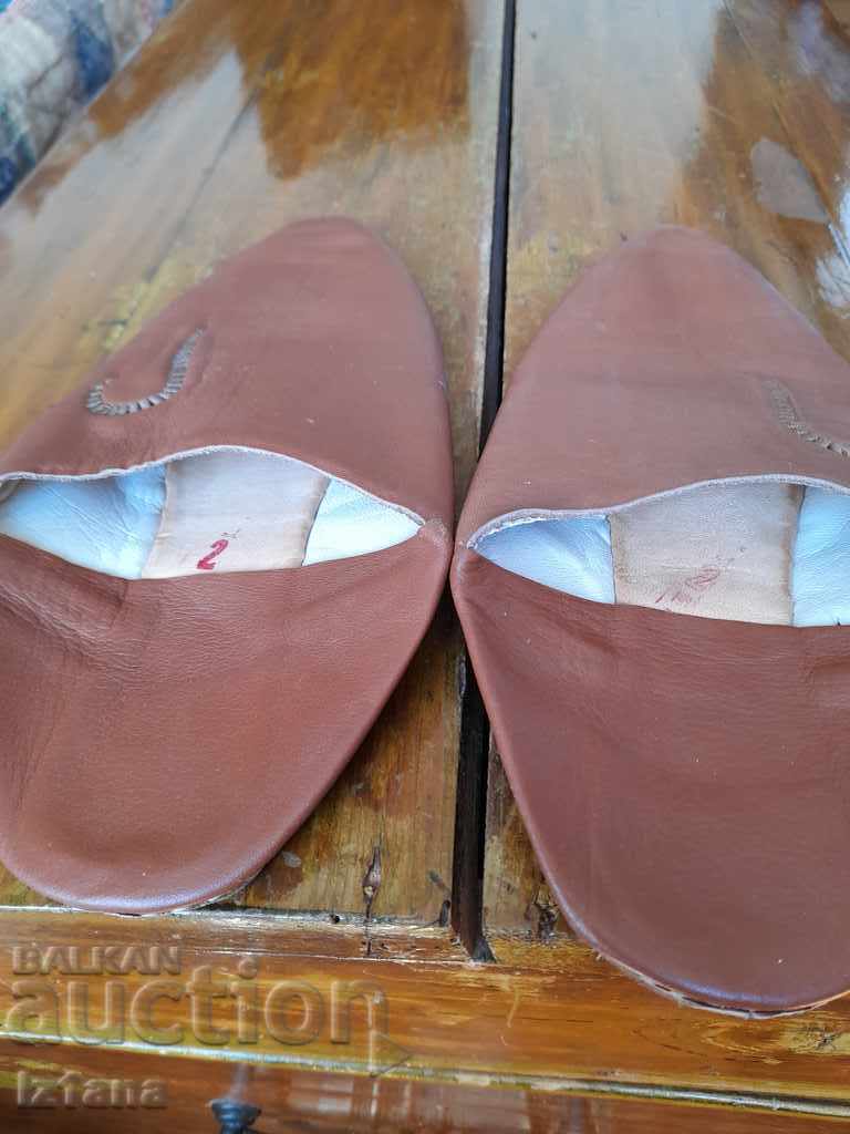 Old women's leather slippers, slippers - 6 Old women's leather slippers, slippers - 6