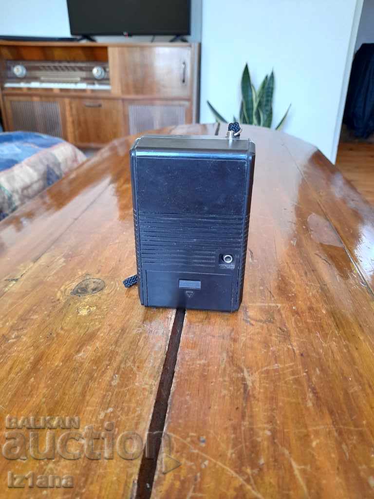 Auction  Old radio, Magnavox radio