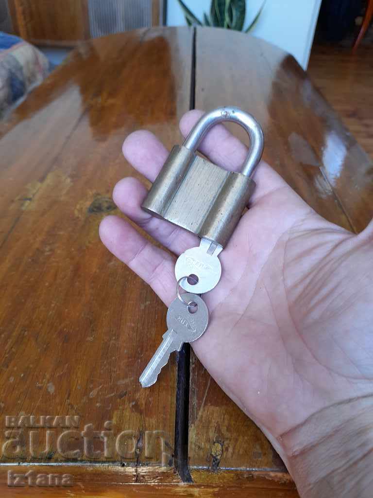 Old padlock with price 15.00 BGN | € 7.67 Old padlock with price 15.00 BGN | € 7.67