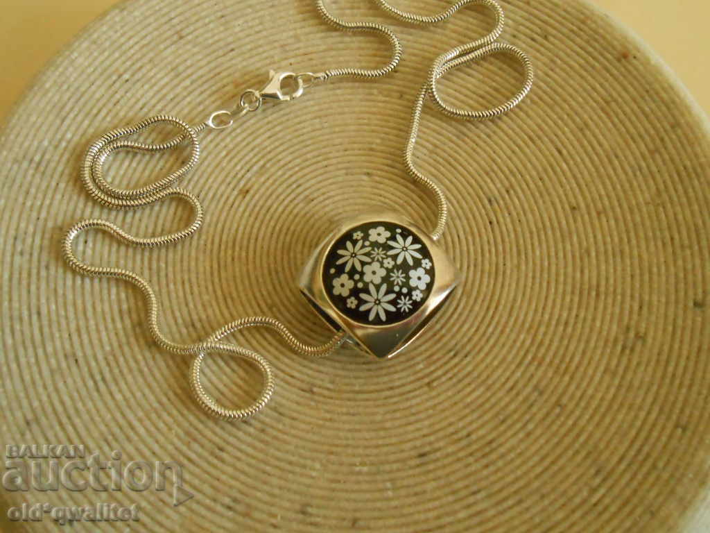 Beautiful vintage Enamel NECKLACE, designer with price 227.00 BGN | € 116.06 Beautiful vintage Enamel NECKLACE, designer with price 227.00 BGN | € 116.06