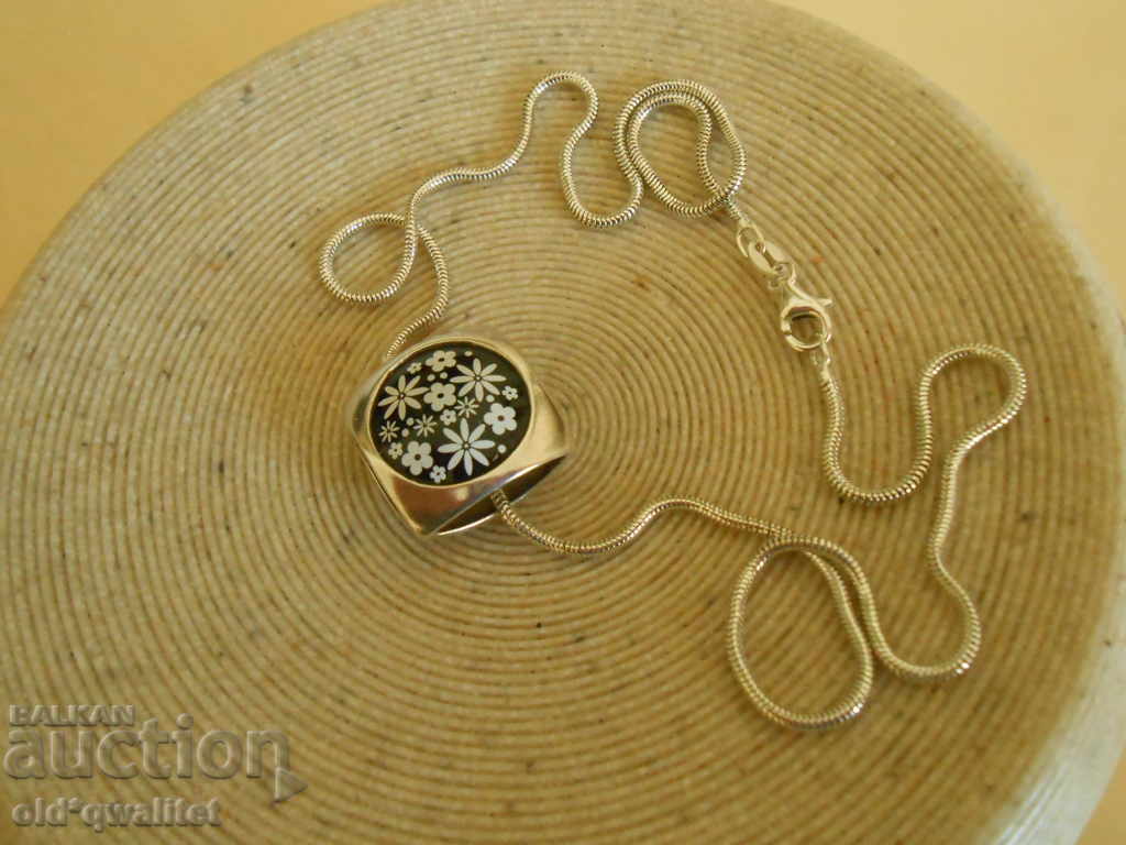 Auction Beautiful vintage Enamel NECKLACE, designer Auction Beautiful vintage Enamel NECKLACE, designer