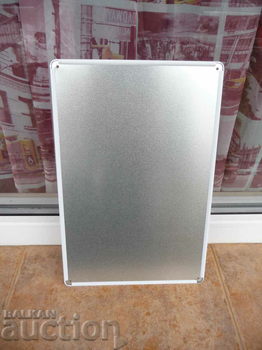 Delivery of Metal plate food fruit apple delicious large golden Delivery of Metal plate food fruit apple delicious large golden