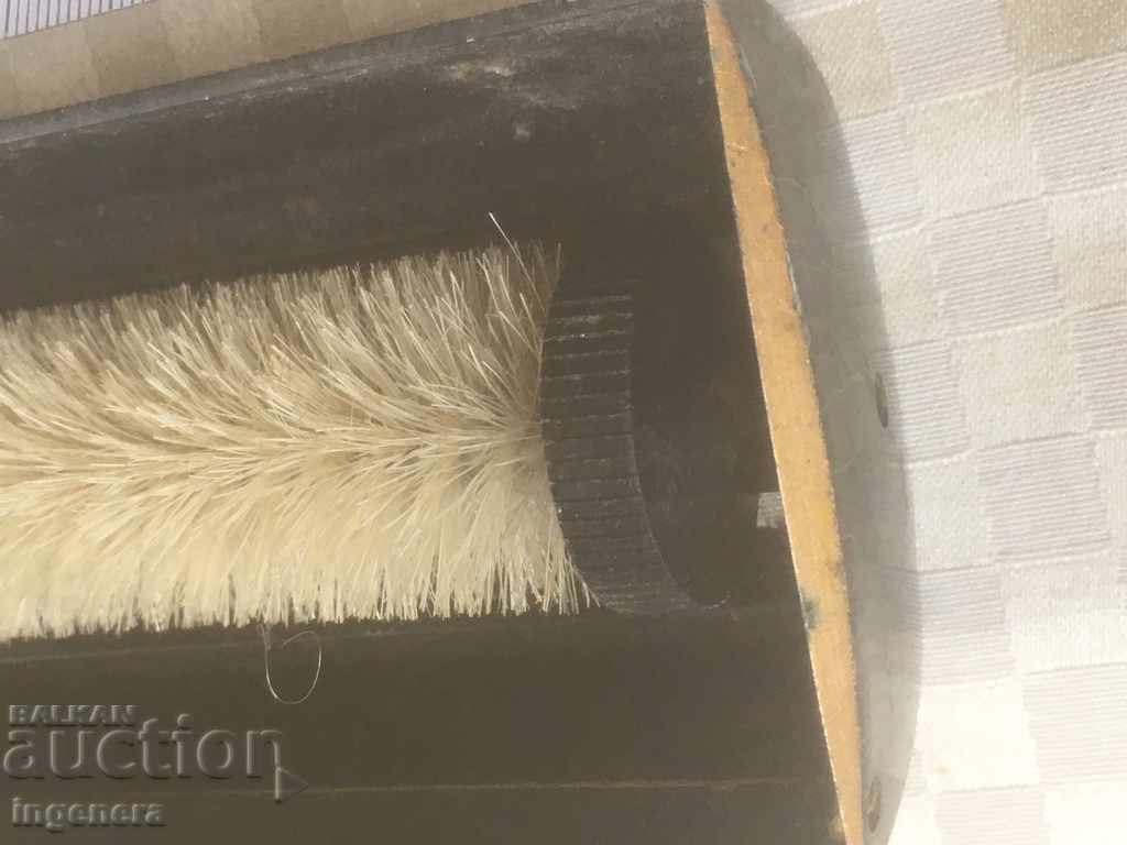 Delivery of BRUSH ENAMEL METAL BRASS SOLID FROM ROYAL TIME FOR PICKING Delivery of BRUSH ENAMEL METAL BRASS SOLID FROM ROYAL TIME FOR PICKING