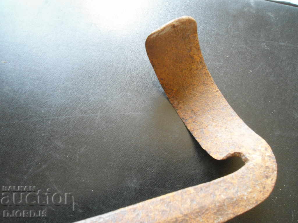 Auction An ancient handicraft tool Auction An ancient handicraft tool