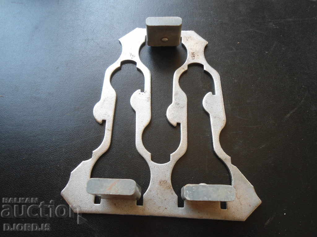 Delivery of Old iron stand Delivery of Old iron stand