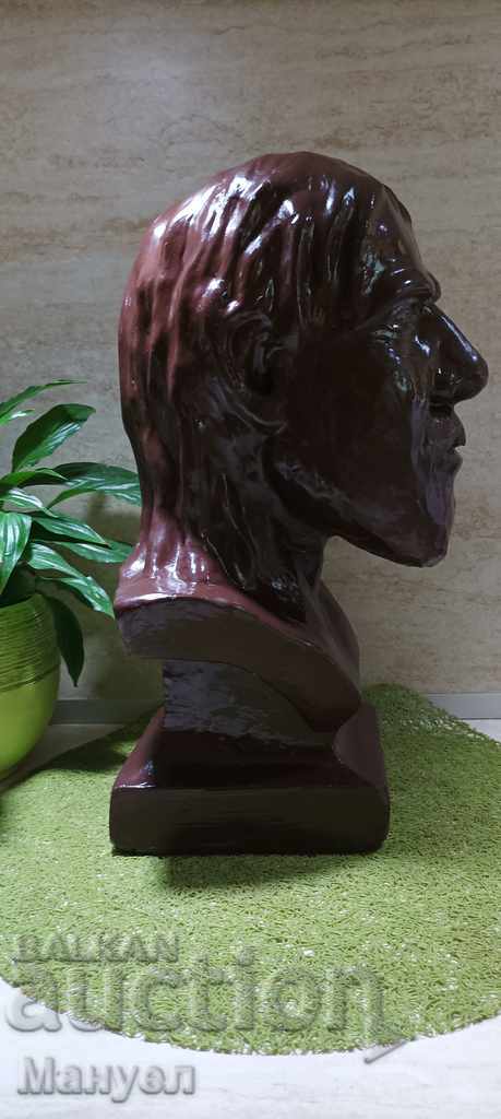 I am selling an old author's sculpture. - 5 I am selling an old author's sculpture. - 5
