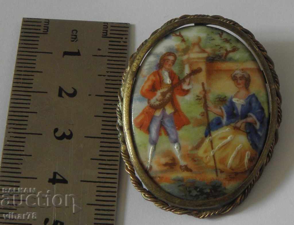 Delivery of Old brooch