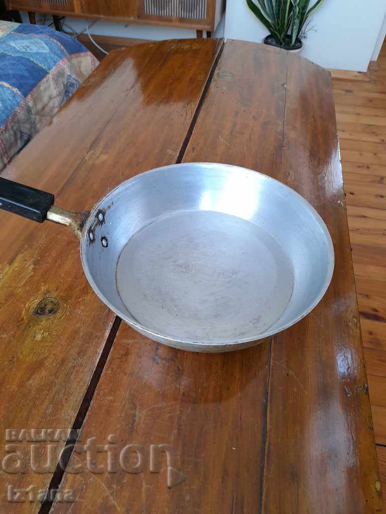 Old aluminum pan with price 15.00 BGN | € 7.67 Old aluminum pan with price 15.00 BGN | € 7.67